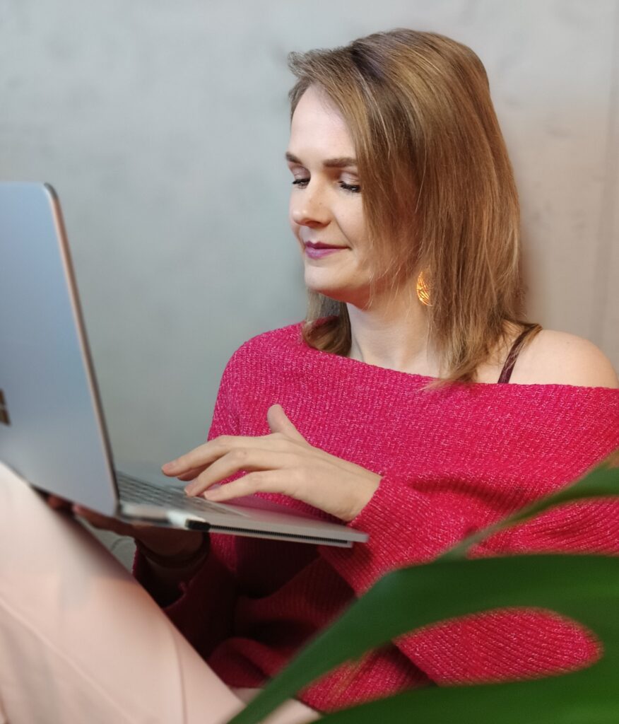 Zdjęcie Beaty Wejner twórczyni Deep Creativity - projektowanie grafik i stron internetowych.